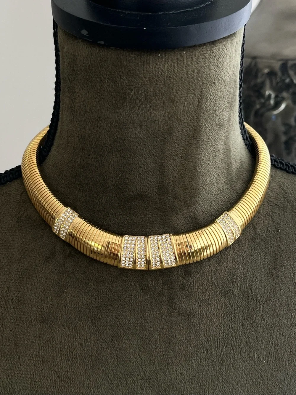 Authentic Vintage Dior Rhinestone Pavé Gold Thick Ribbed Chain Choker Necklace